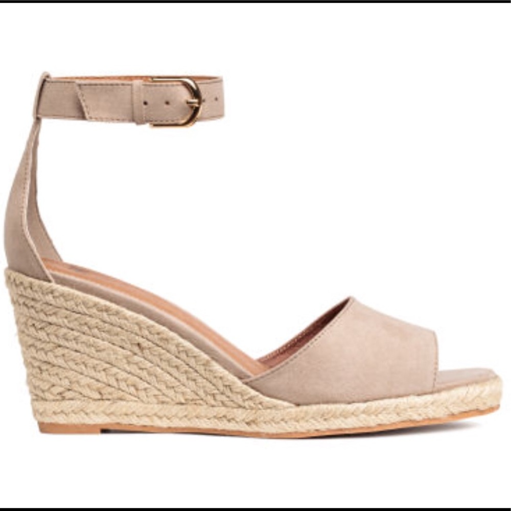 Taupe Wedge Sandals 👡